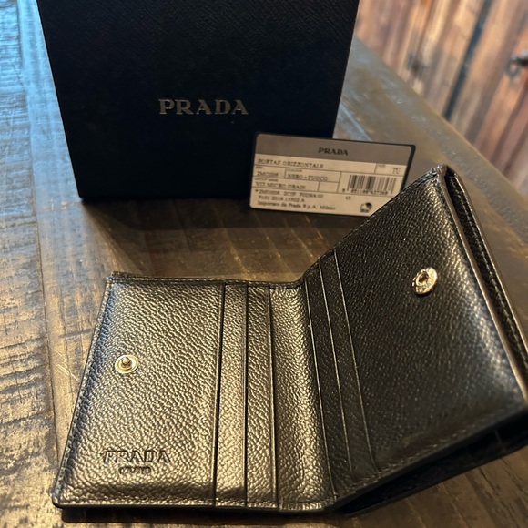 Like new! Men’s Prada Tri- fold wallet - Picture 2 of 5